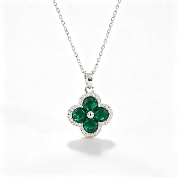 Four leaf clover women's necklace, exquisite chain necklace, fashionable daily wear