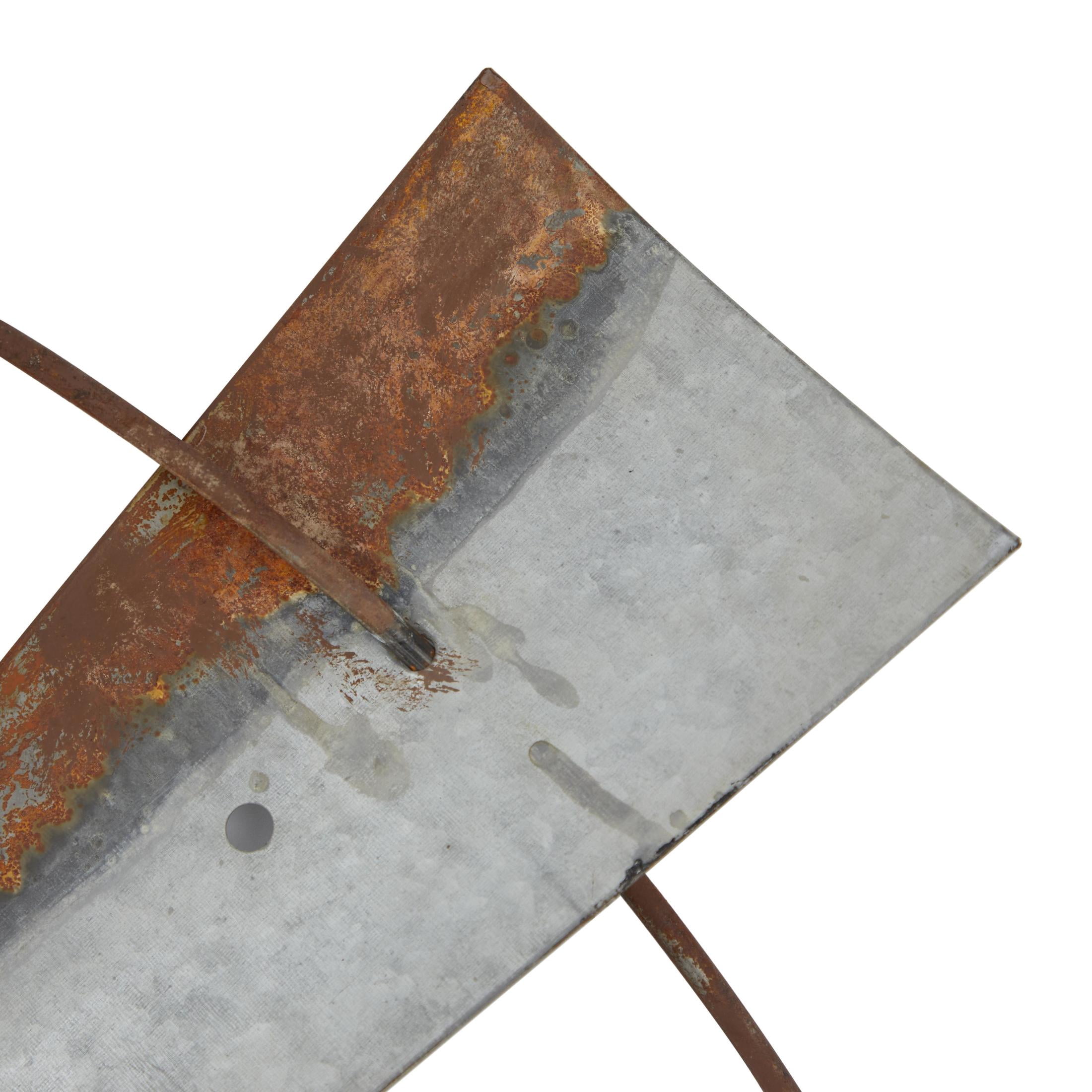 DecMode Gray Metal Indoor Outdoor Windmill Wall Decor