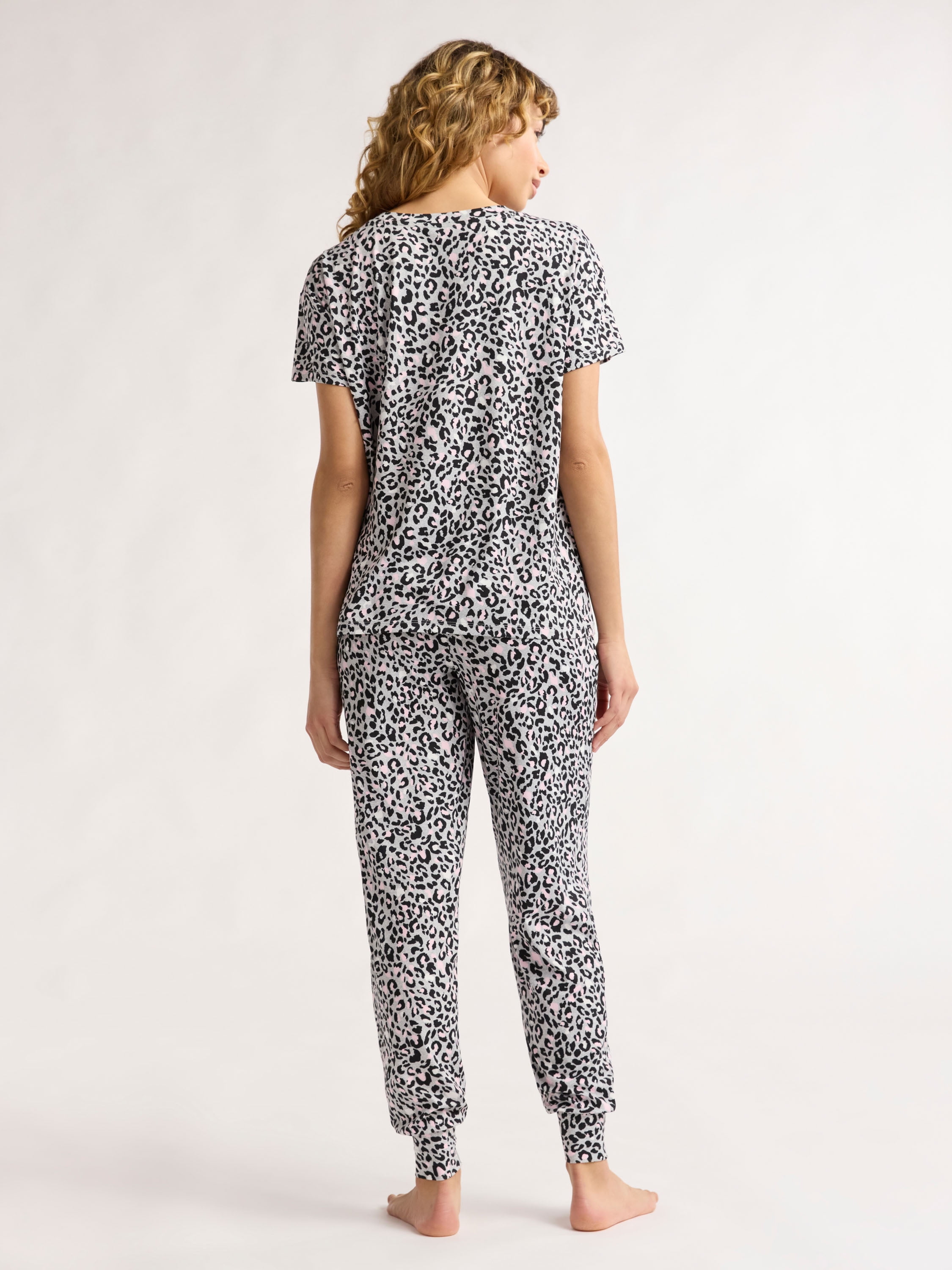 Joyspun Women's and Women’s Plus Sleep Tee and Joggers Pajama Set, 2-Piece, Sizes XS to 3X