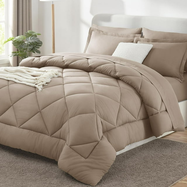 Juego de edredón CozyLux Queen Khaki con sábanas, 7 piezas