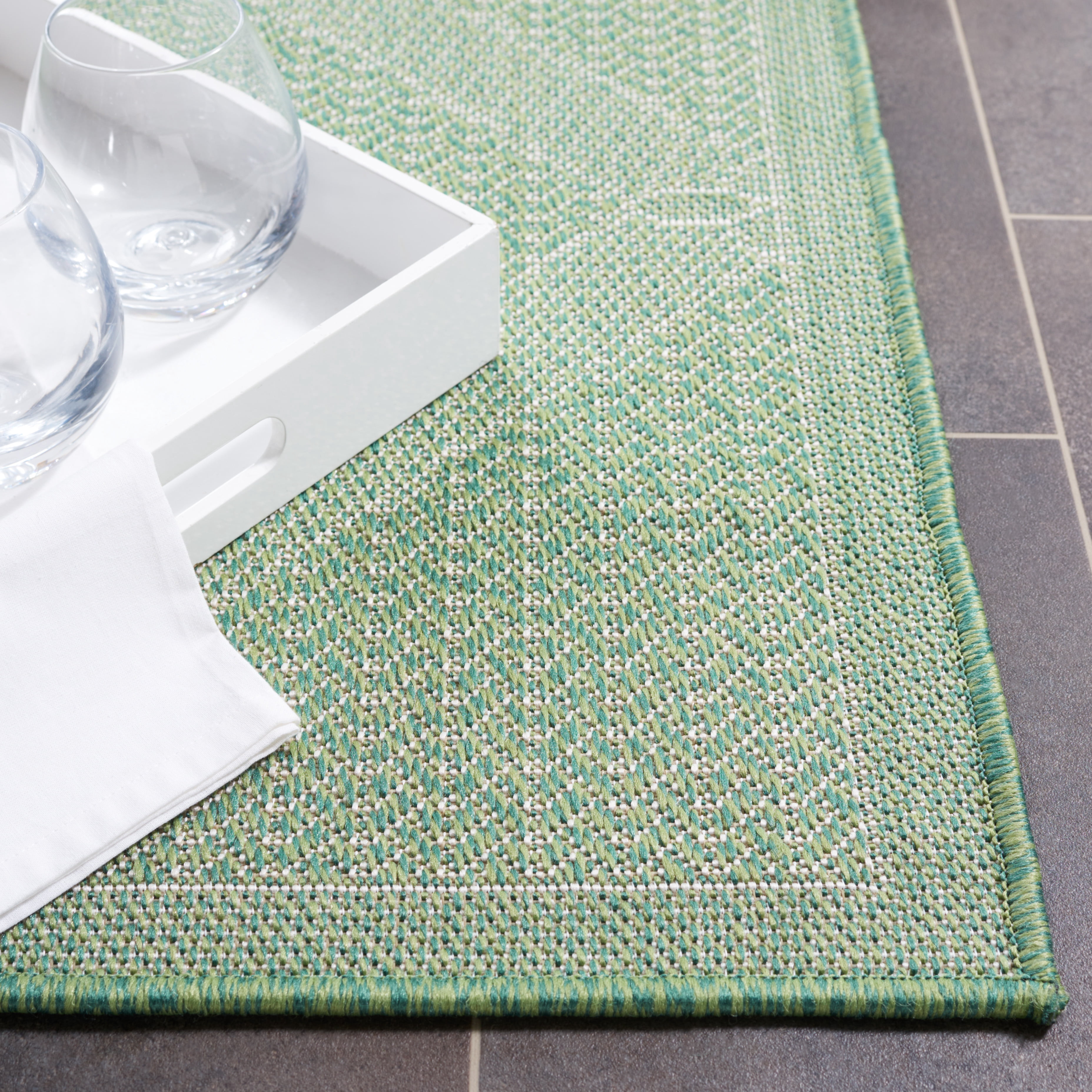 SAFAVIEH Machine Washable Rug Indoor/Outdoor Bermuda Collection - Bermuda Travis Diamond Indoor/Outdoor Area Rug, Green/Ivory, 6'7" x 6'7" Square