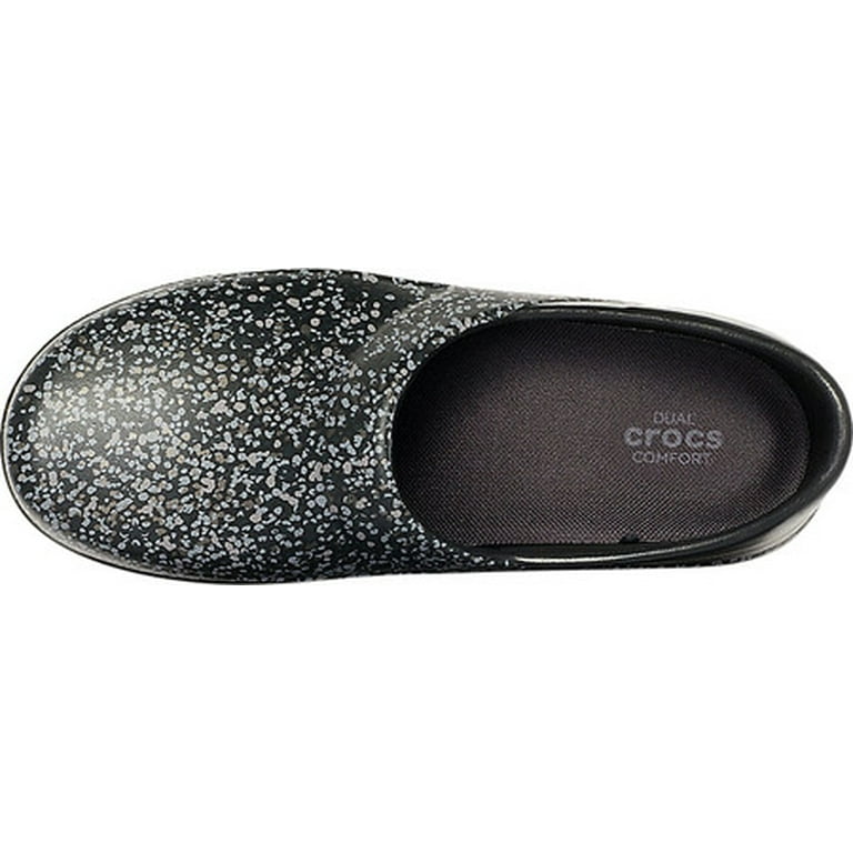 Walmart slip hotsell resistant crocs