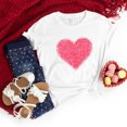 thumbnail image 3 of QIPOPIQ T-Shirt Graphique d'Extérieur pour Femmes, T-Shirt Imprimé Cœur, Hauts d'Entraînement, Liquidation, 3 of 6