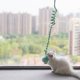 thumbnail image 4 of Juguetes de primavera para gatos, juguete colgante para gatos, puerta colgante, juguetes interactivos para gatos, pelotas de juguete con campana, cola larga, gato de peluche suave estirable, 4 of 5