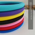thumbnail image 3 of Funda protectora de silicona antideslizante para volante de coche pequeño, universal, de silicona, 3 of 4