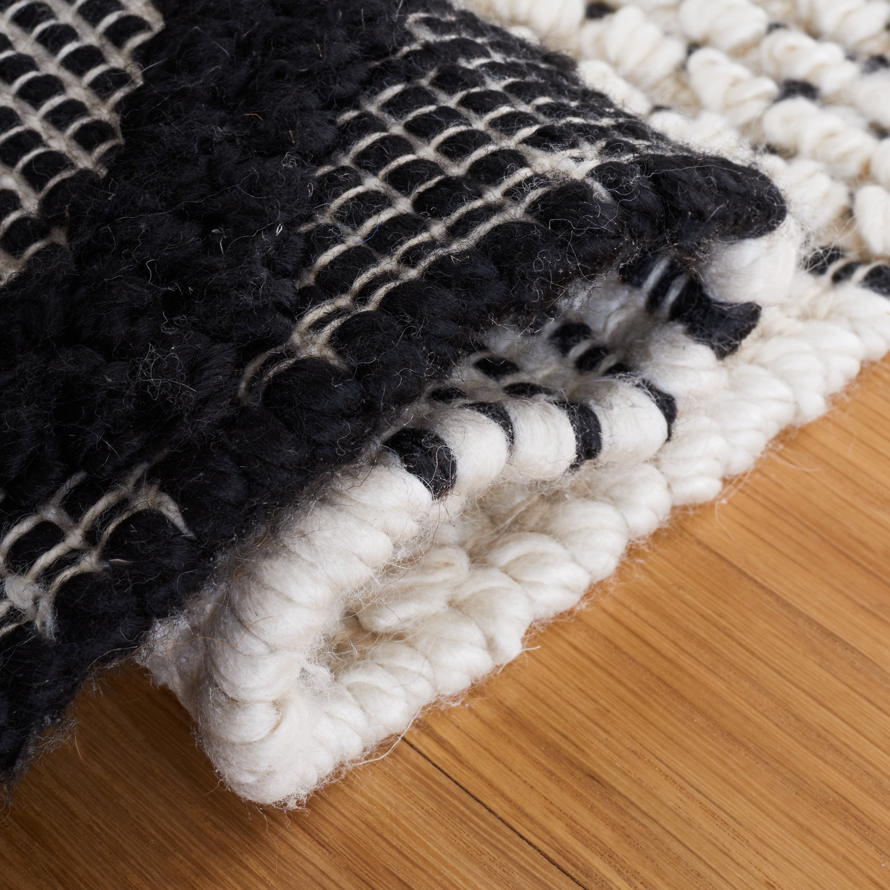 SAFAVIEH Natura Ronni Geometric Striped Area Rug, Ivory/Black, 5' x 8'
