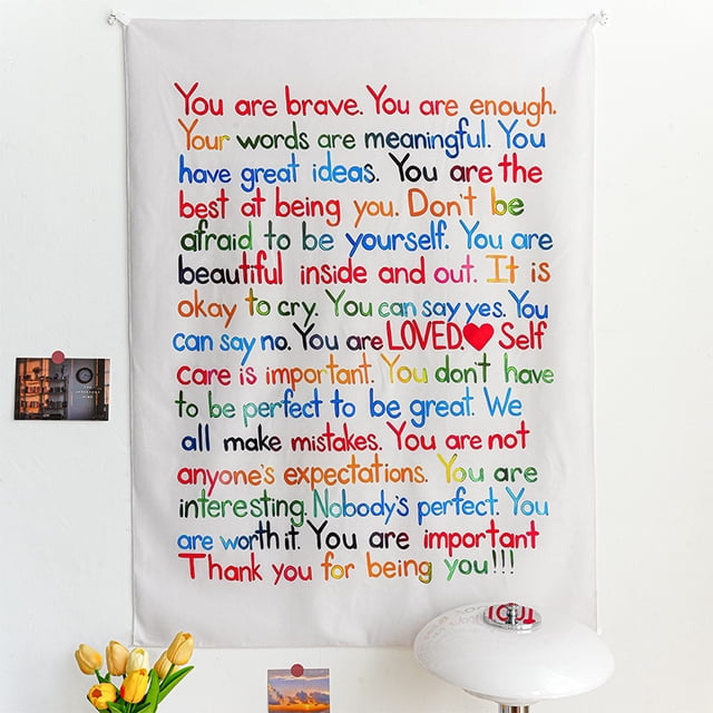 Tapiz de pared con un sencillo e inspirador lema positivo en inglés