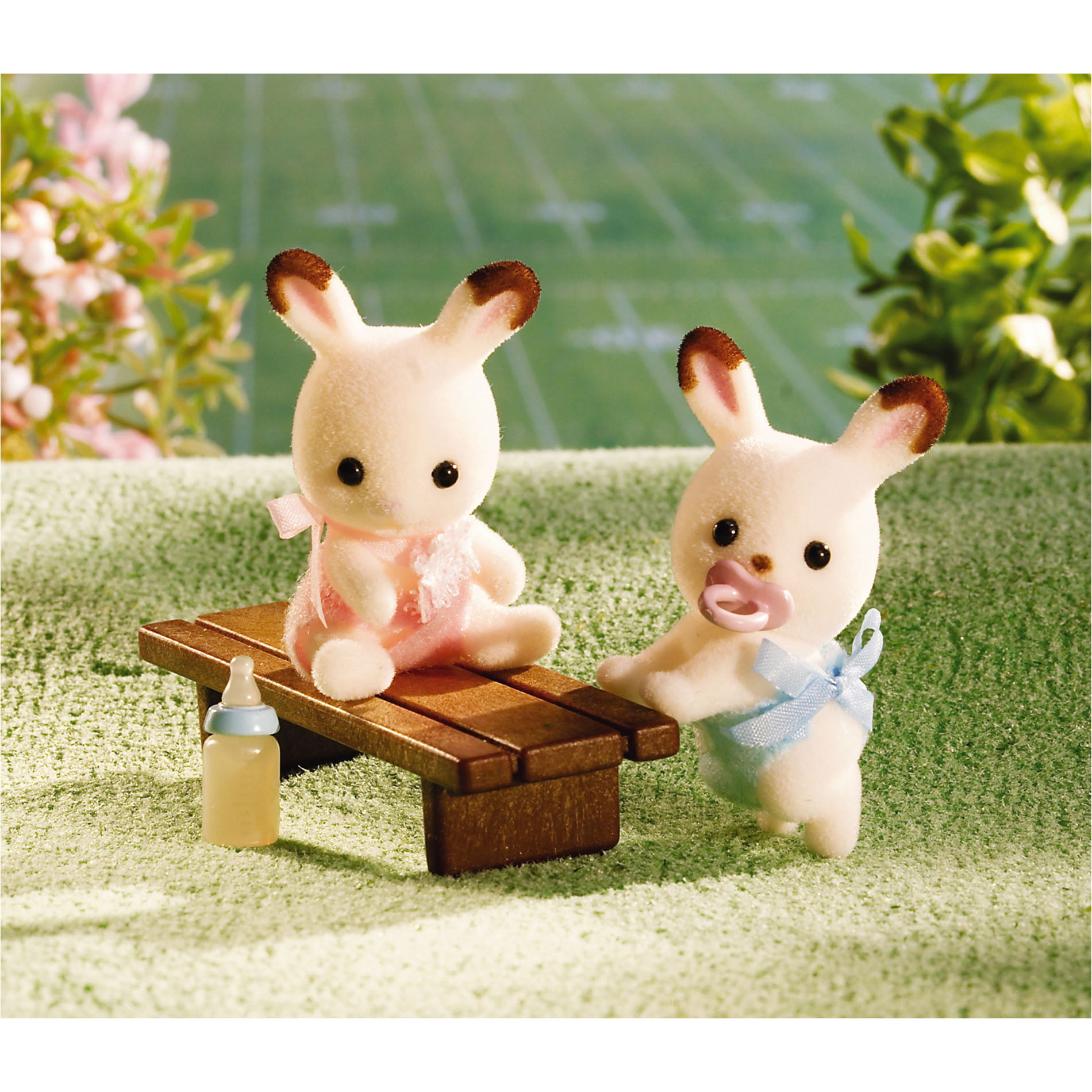 Calico Critters Apple N Jake's Ride N Play, Dollhouse Playset with 