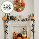 thumbnail image 1 of Enredaderas Artificiales de Calabaza y Hojas de Arce Negras de 175 Cm para Decoración de Halloween (Para El Hogar o Exteriores). Material Plástico. 1 Unidad. Color Negro. 175 Cm. Ideal para Halloween, 1 of 7