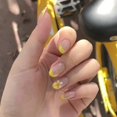 thumbnail image 1 of Press on Nails Prensa francesa amarilla Mivota con diseño floral, 1 of 6
