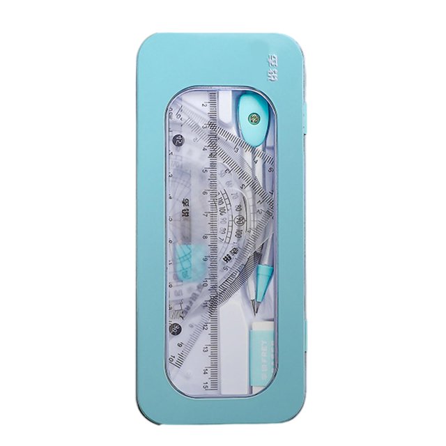juego de geometría matemática sunnimix con estuche de almacenamiento azul abierto; vista cenital frontal que muestra una brújula compacta, transportador semicircular transparente con graduaciones en grados, regla de 6 pulgadas con marcas visibles, reglas triangulares de 45° y 60°, borrador y lápiz dentro del estuche con ventana transparente, útil como conjunto de útiles escolares para estudiantes y maestros.