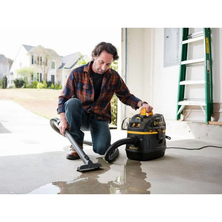 Vacmaster 5-Gallon 6 Peak HP Wet/Dry Vacuum, Portable Tank, Blower