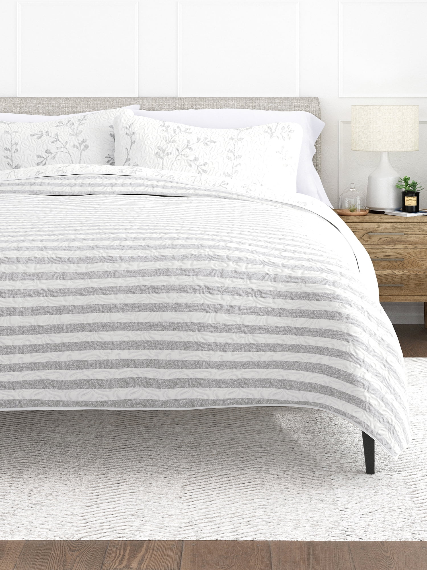 Comfort Canopy - Light Gray Reversible Silhouette Leave Pattern Stitched Quilt Coverlet for King Size Beds