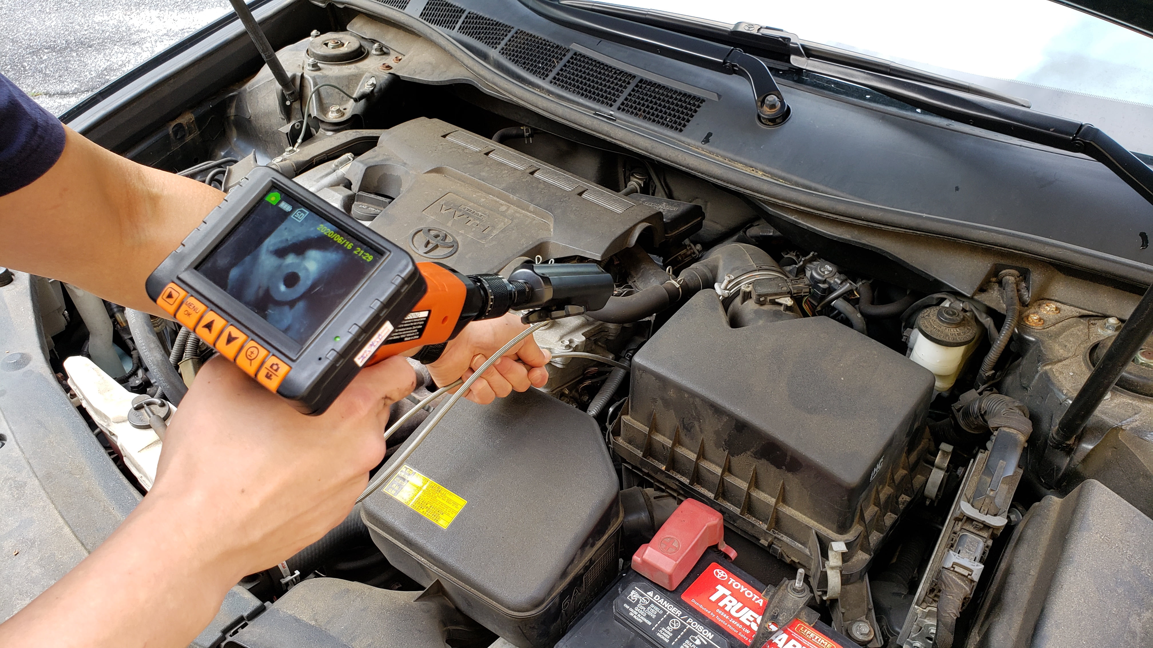 Vividia VA-250 Two-Way Articulating Borescope Videoscope Inspection Camera with 6mm Diameter 1m Probe and 3.5" LCD Wireless Monitor