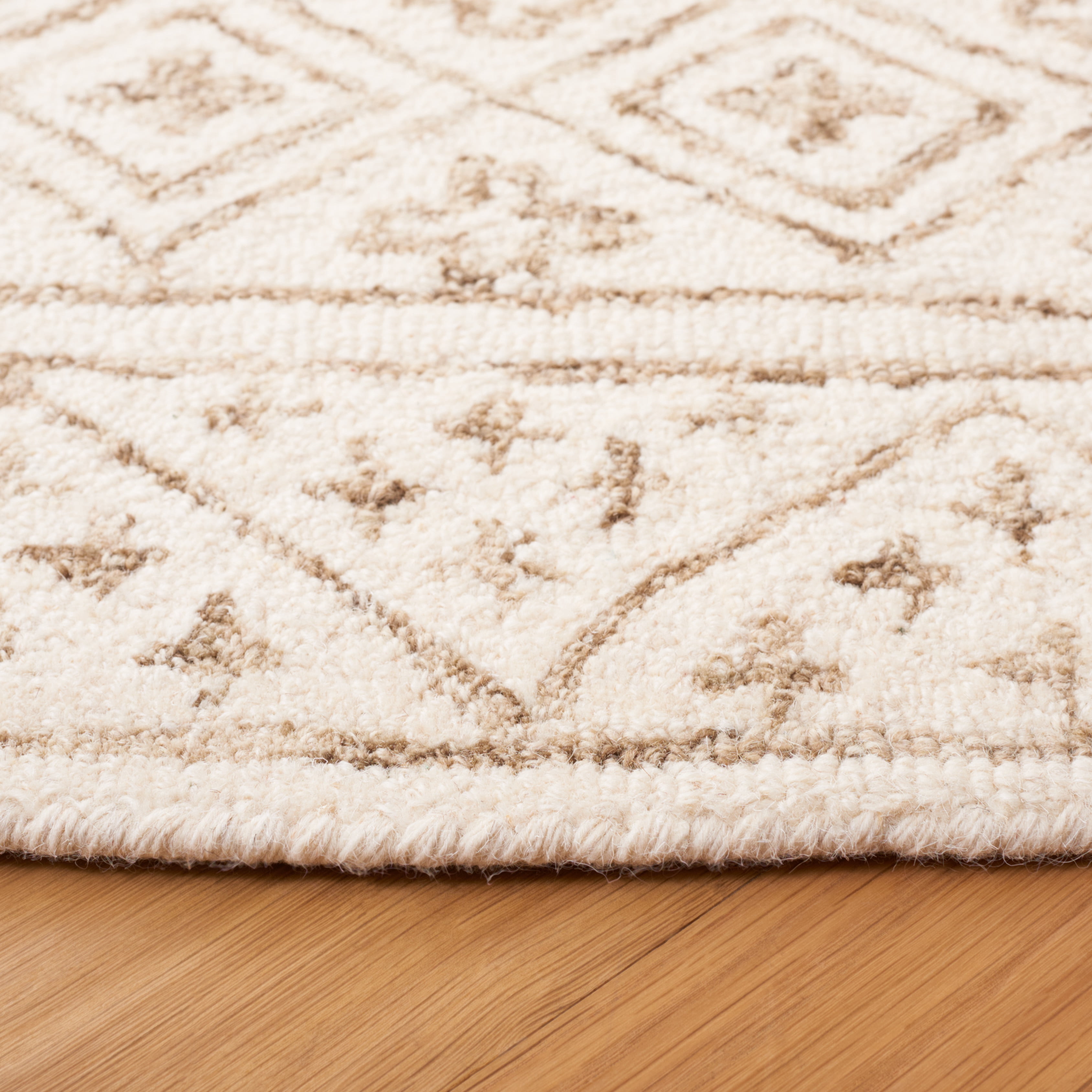 SAFAVIEH Metro Beaumont Southwestern Area Rug, Ivory/Sage, 6' x 6' Round