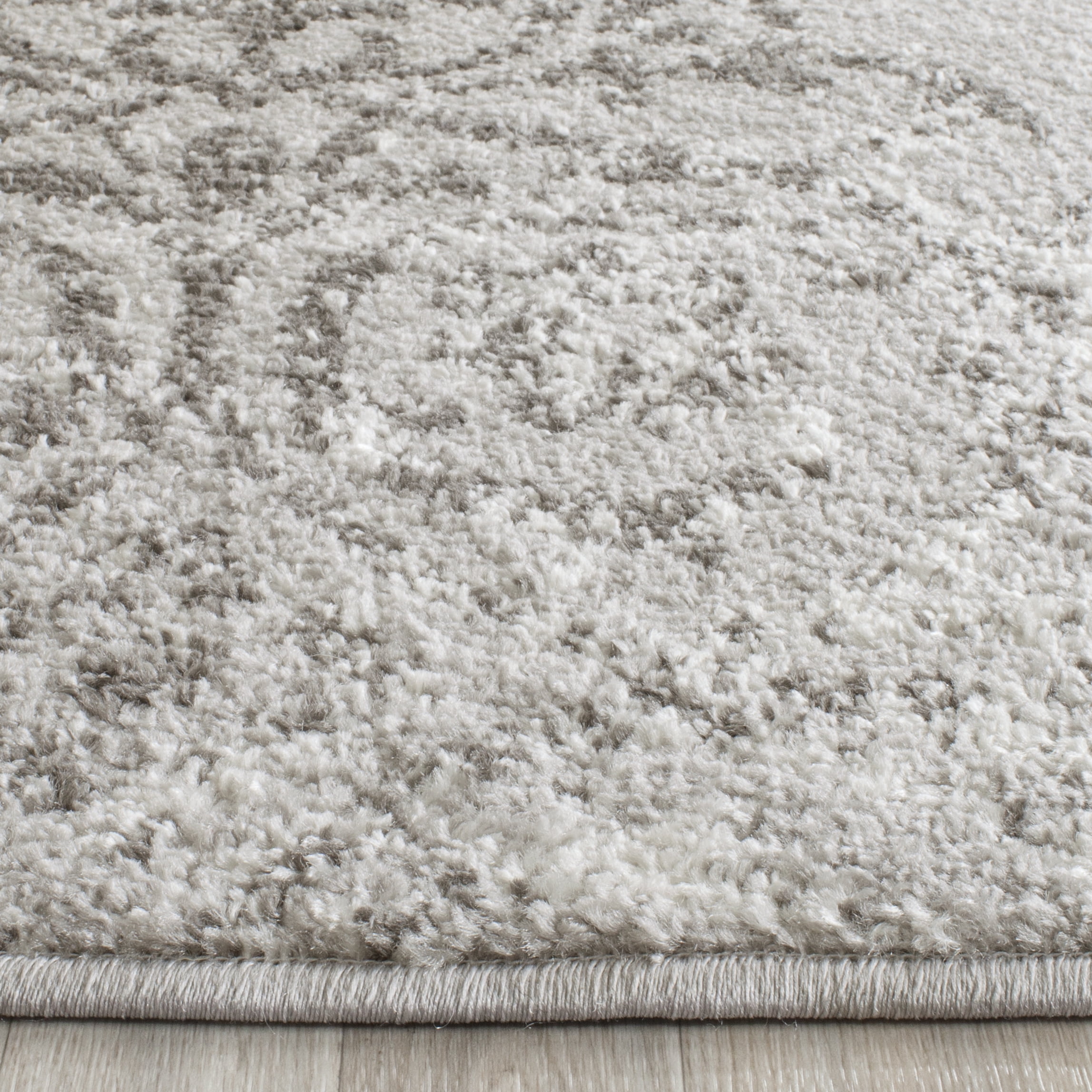 SAFAVIEH Adirondack Hortense Floral Runner Rug, Silver/Ivory, 2'6" x 22'