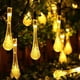 thumbnail image 3 of Guirnalda de 50 luces LED solares con 8 modos de iluminación y forma de lágrima, impermeables, para patio, jardín, árbol de patio, decoración de bodas (blanco cálido), 3 of 5