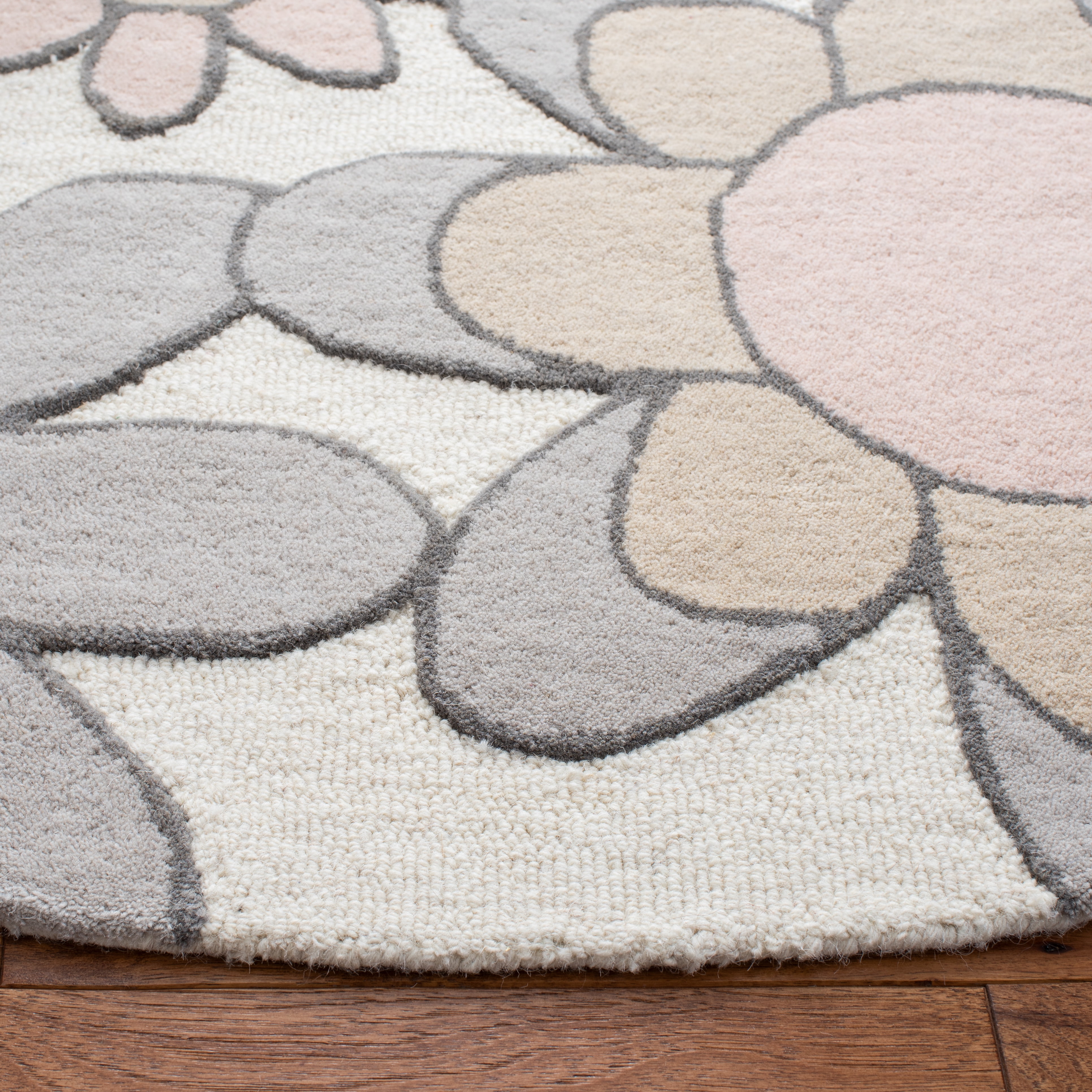SAFAVIEH Kids Floral Flower Bursts Area Rug, Ivory/Pink, 5' x 5' Round