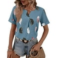 thumbnail image 1 of Blusa de verano de mujer con estilo informal y estampado de plumas con cuello en V y manga corta para mujer, 1 of 6