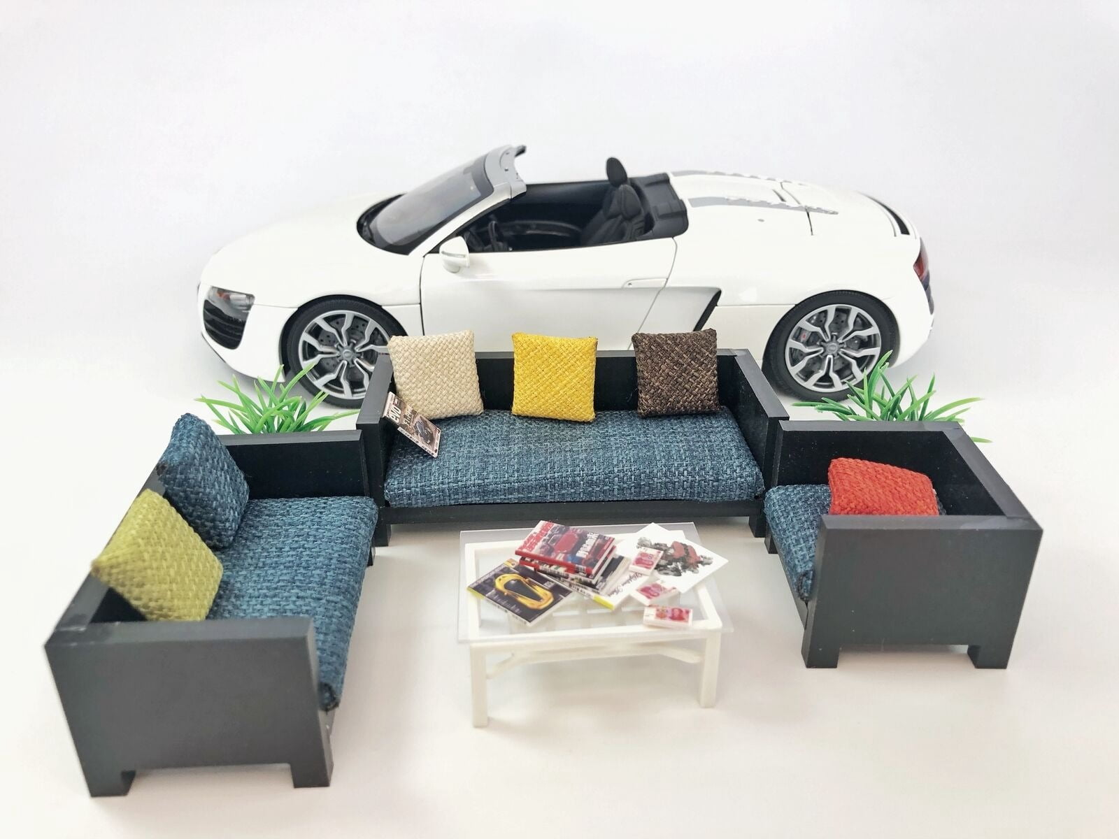 1/18 Scale Diorama Furniture Model Set  Mini Sofa Table & Chairs for Car Garage, Car Showroom Scene Display Model Props Accessory Kit, Workshop Scene Model Toys