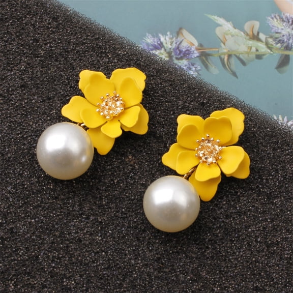 QIQUWOHUL Temperament Short Earrings Female Fashion Imitation Pearl Jewelry Sweet Flower Ear Accessories Personality All Matching Earrings