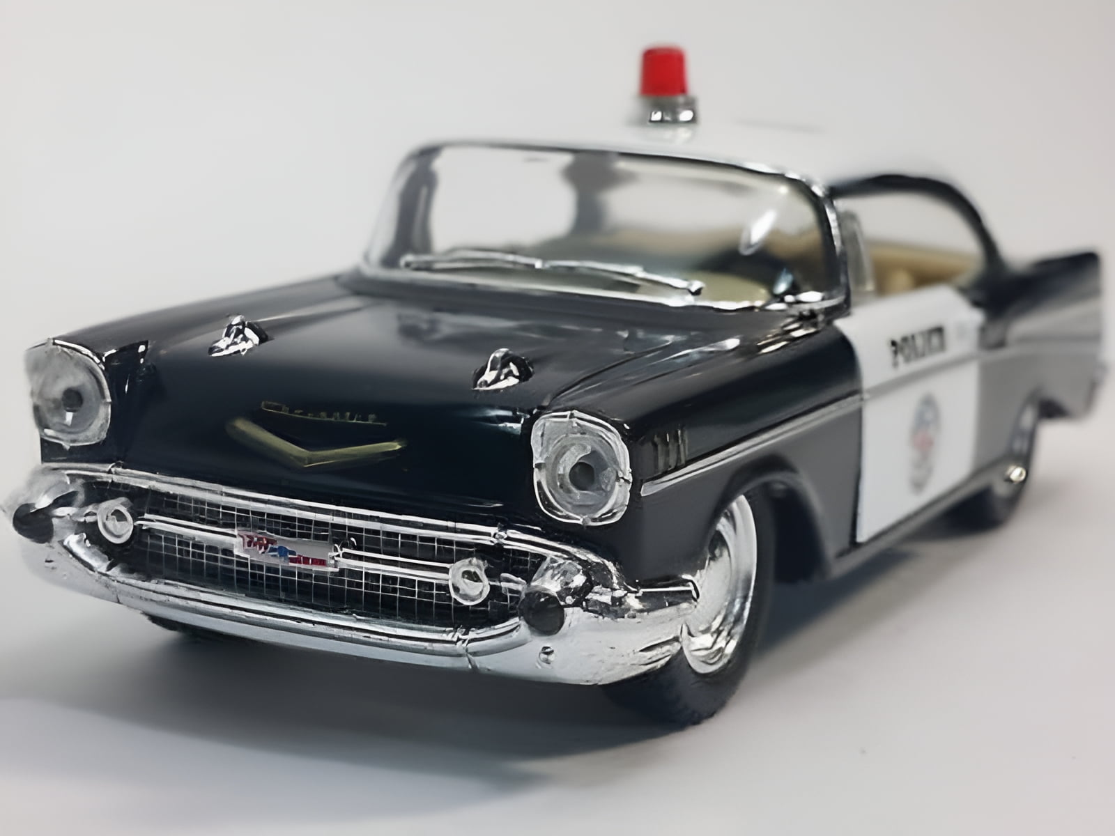 Kinsmart 1957 Chevrolet Bel Air Black and White Police Car