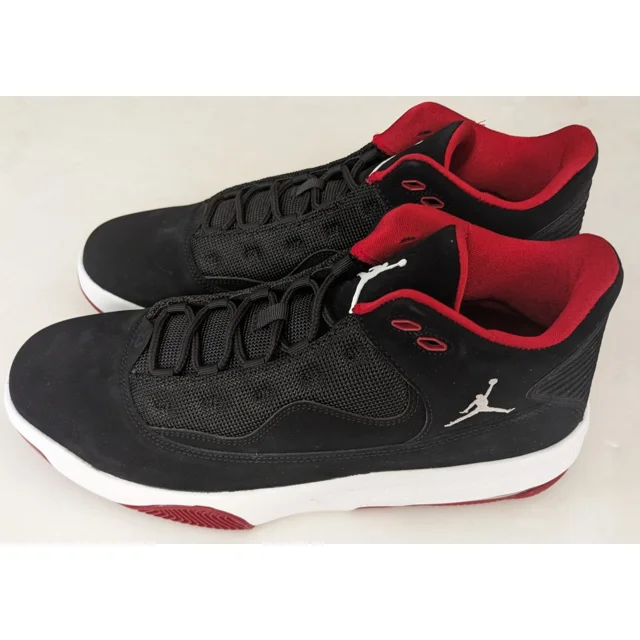 N I-K-E Jo r-dan Max Aura 2 CK6636 016 man black/red shoes sz 9.5 Brand New