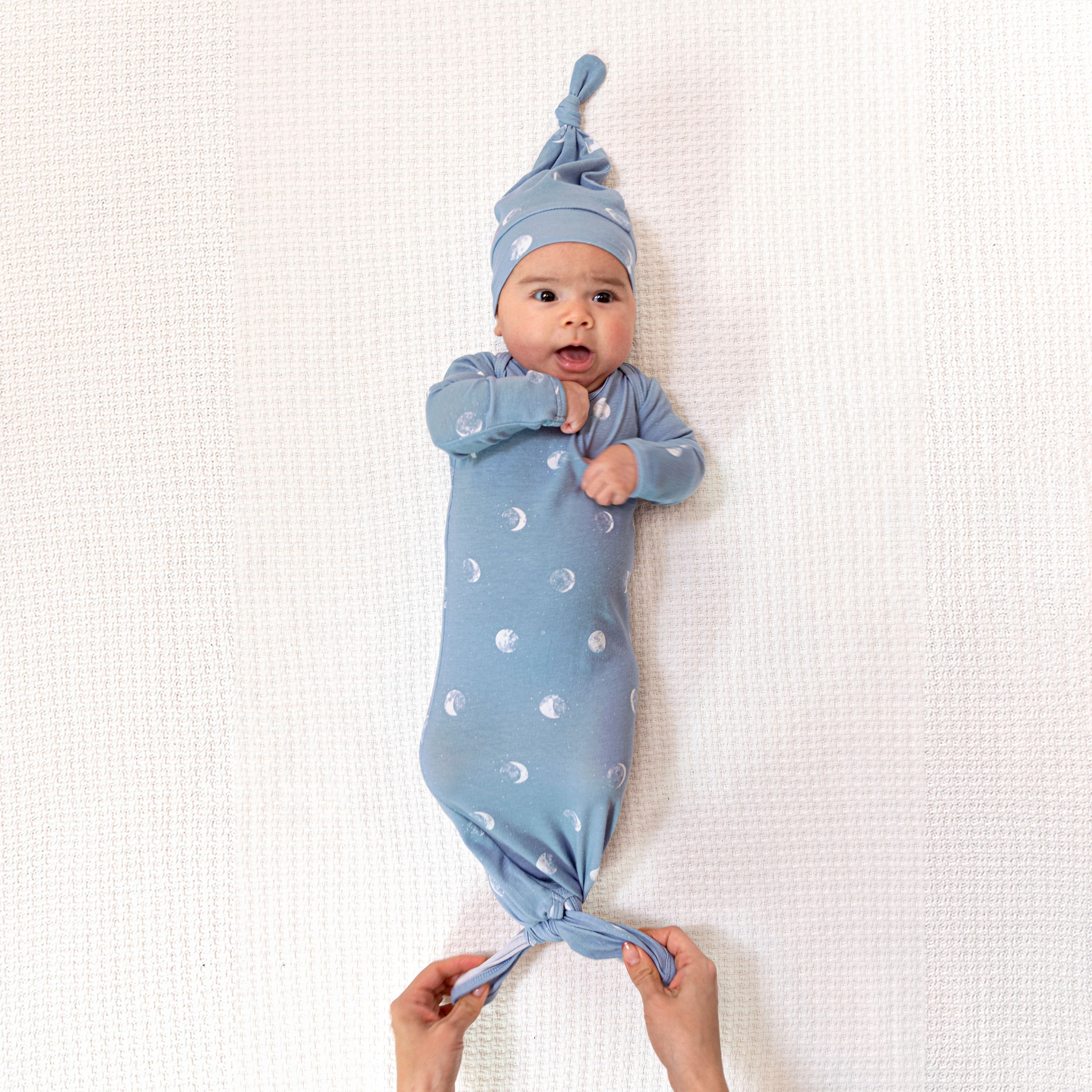 aden + anais Comfort Knit Knotted Newborn Baby Gown and Hat, 2 Piece Set, 0-3 Months Blue Moon