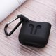 thumbnail image 5 of Estuche protector de silicona a prueba de golpes con gancho para auriculares Apple AirPods (negro)-186834.01, 5 of 7