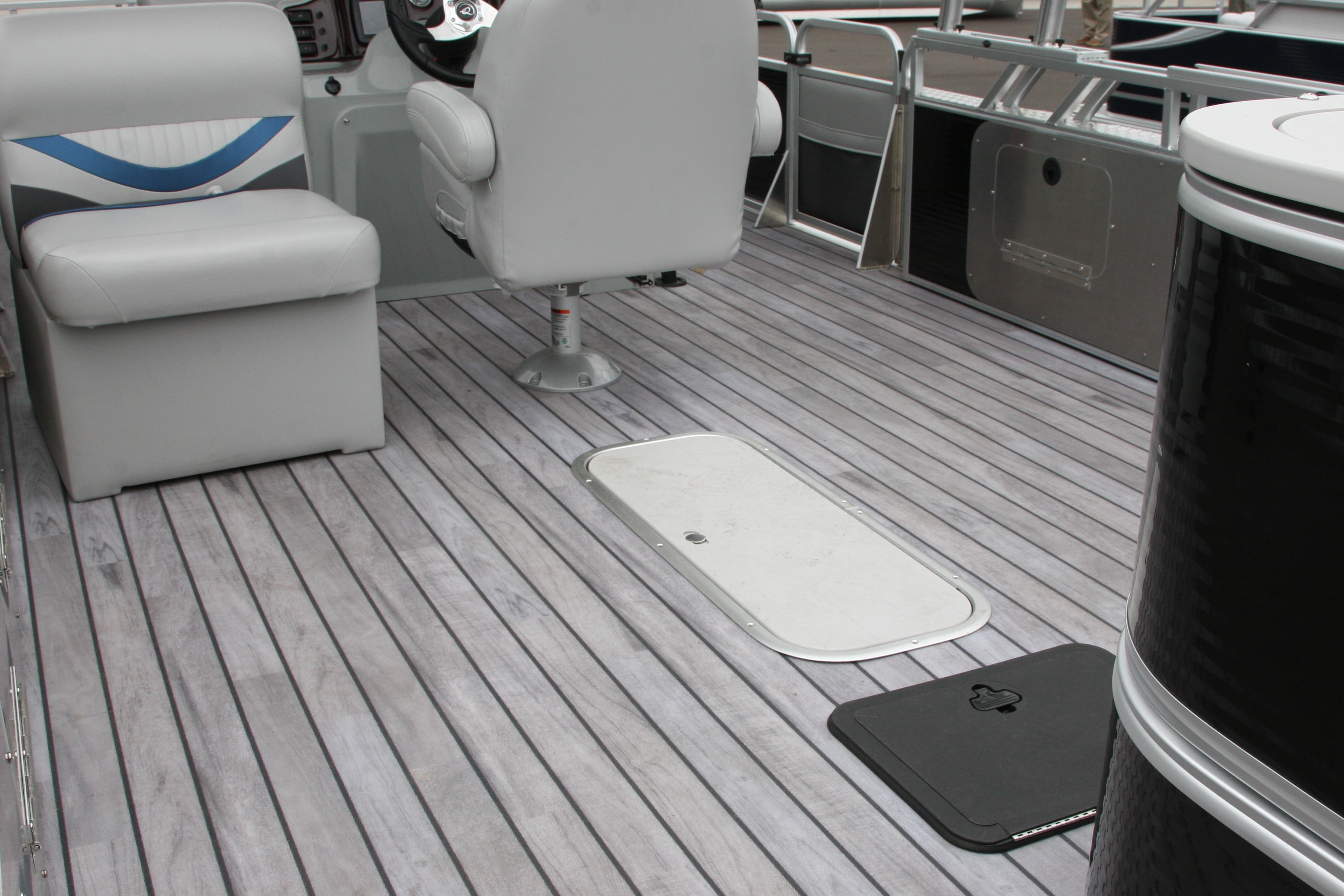 G-Floor Outdoor & Marine Vinyl Boat Flooring - 8.5' x 20' - Weathered Teak & Dark Holly