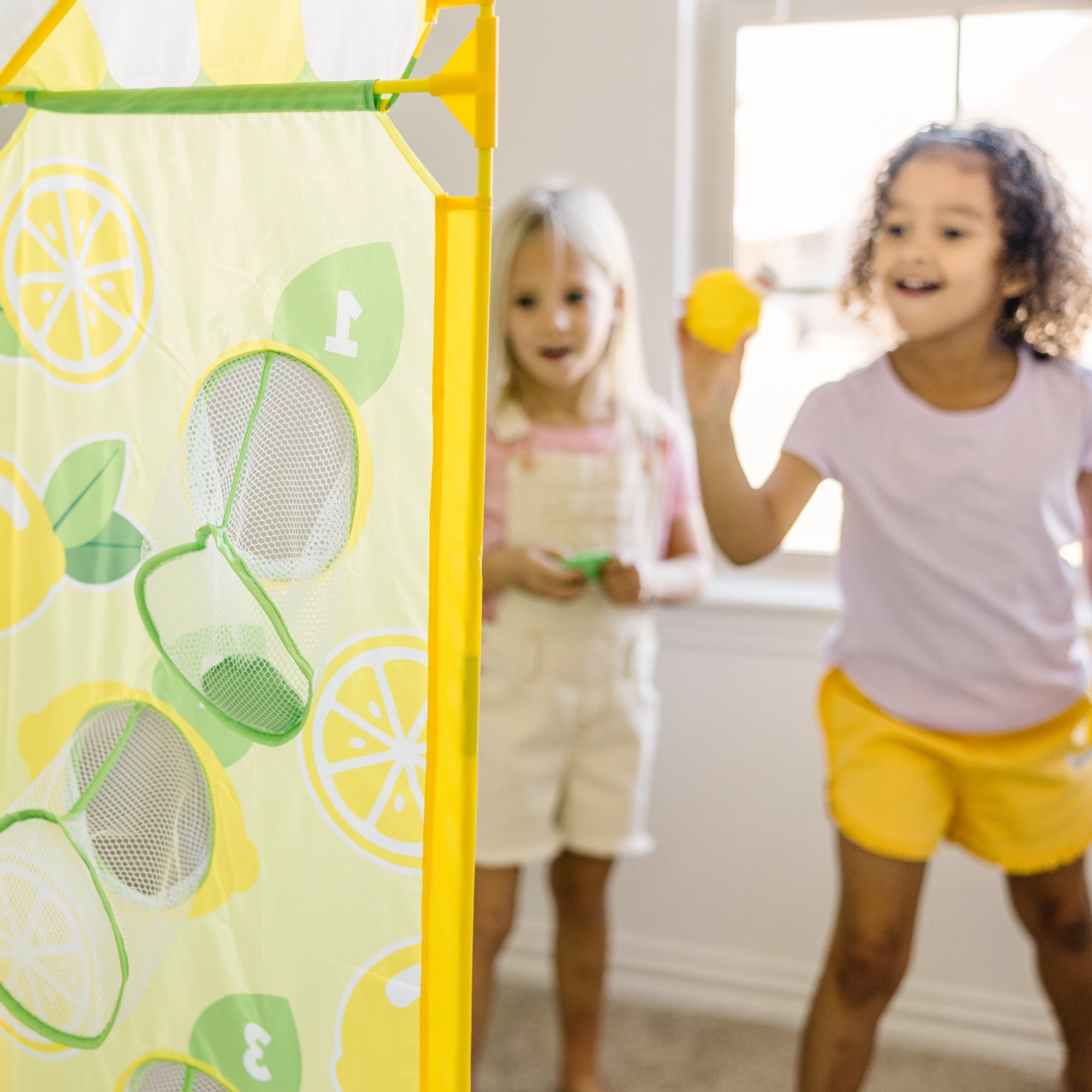 Melissa & Doug Lemonade Stand Play Tent With Beanbag Game, Easy to Assemble, for Toddlers, Preschoolers 3+