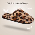thumbnail image 3 of Zapatillas Snug Leaves Fuzzy Scuff para mujer, color marrón guepardo, tallas 7-8, 3 of 7