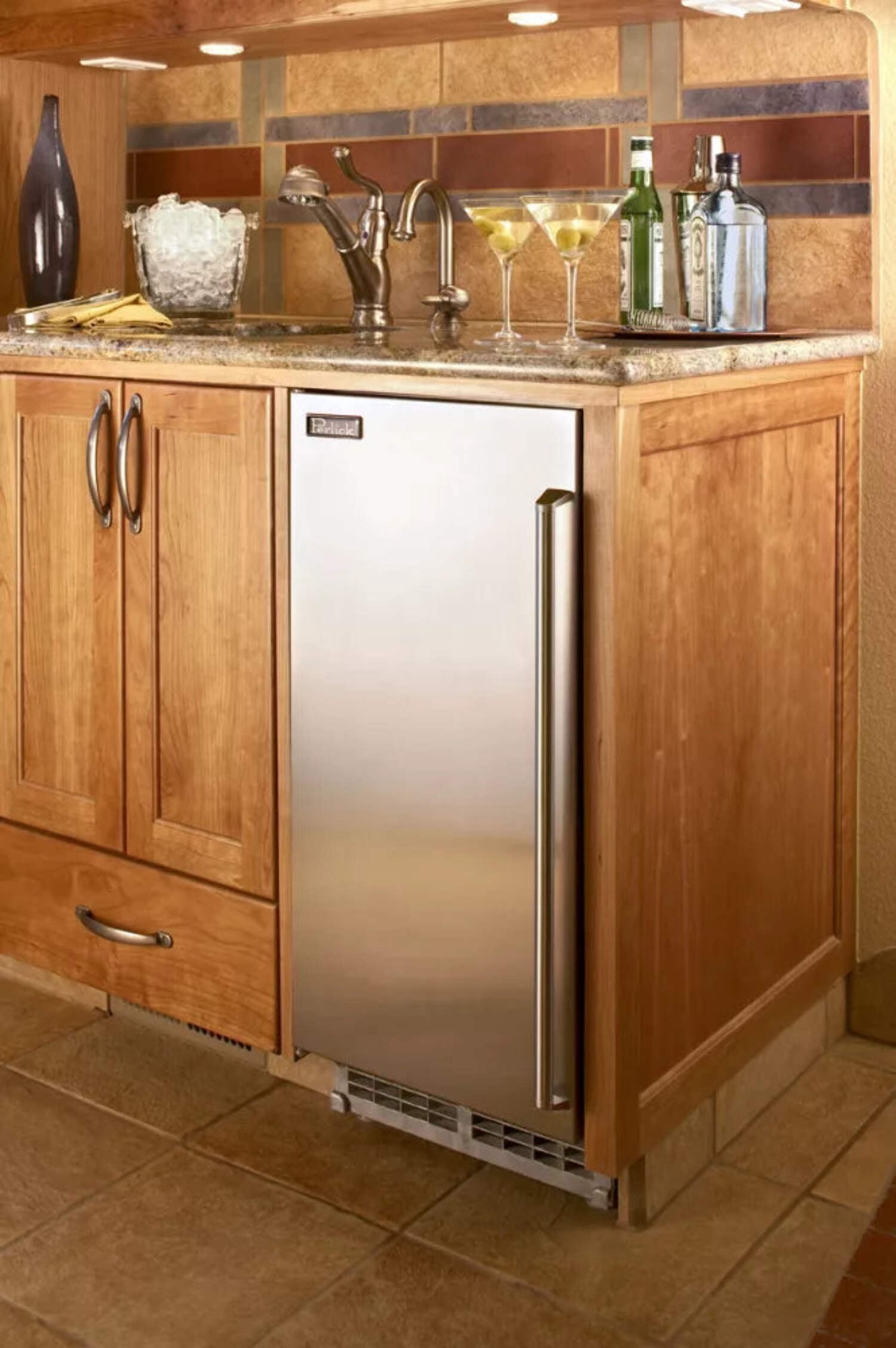 15" Clear Ice Maker, 27 lb. Storage, 55 lbs. Production/24 Hours, Front Vented, Forced Air, Custom Panel