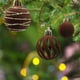 thumbnail image 4 of Juego de adornos para árboles de Navidad | 12 Piezas de Bolas de Navidad Flocadas | Multicolor Blanco Verde Rojo Negro Naranja Marrón | 4cm | Decoración para fiestas navideñas | Fácil de colgar, 4 of 6