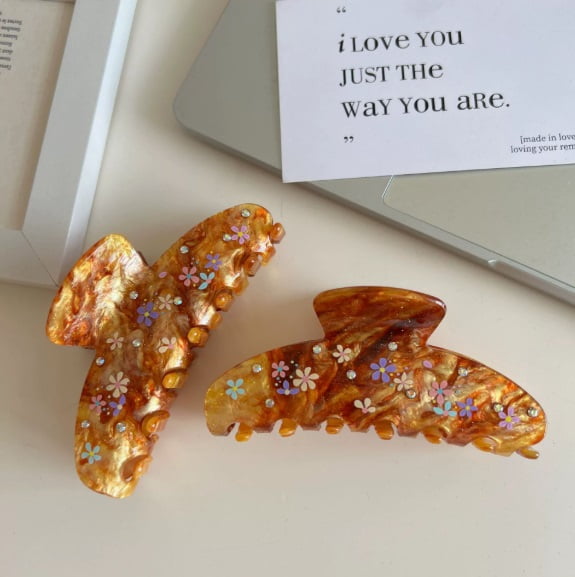Elegant Floral Shark Hair Clip - Strong Grip for Thick Hair, Versatile Design for Daily Wear, Commuting, and Dates
