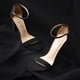 thumbnail image 5 of Sandalia de Tacón Grueso Alto para Mujer DREAM PAIRS Negra Talla 8, 5 of 8