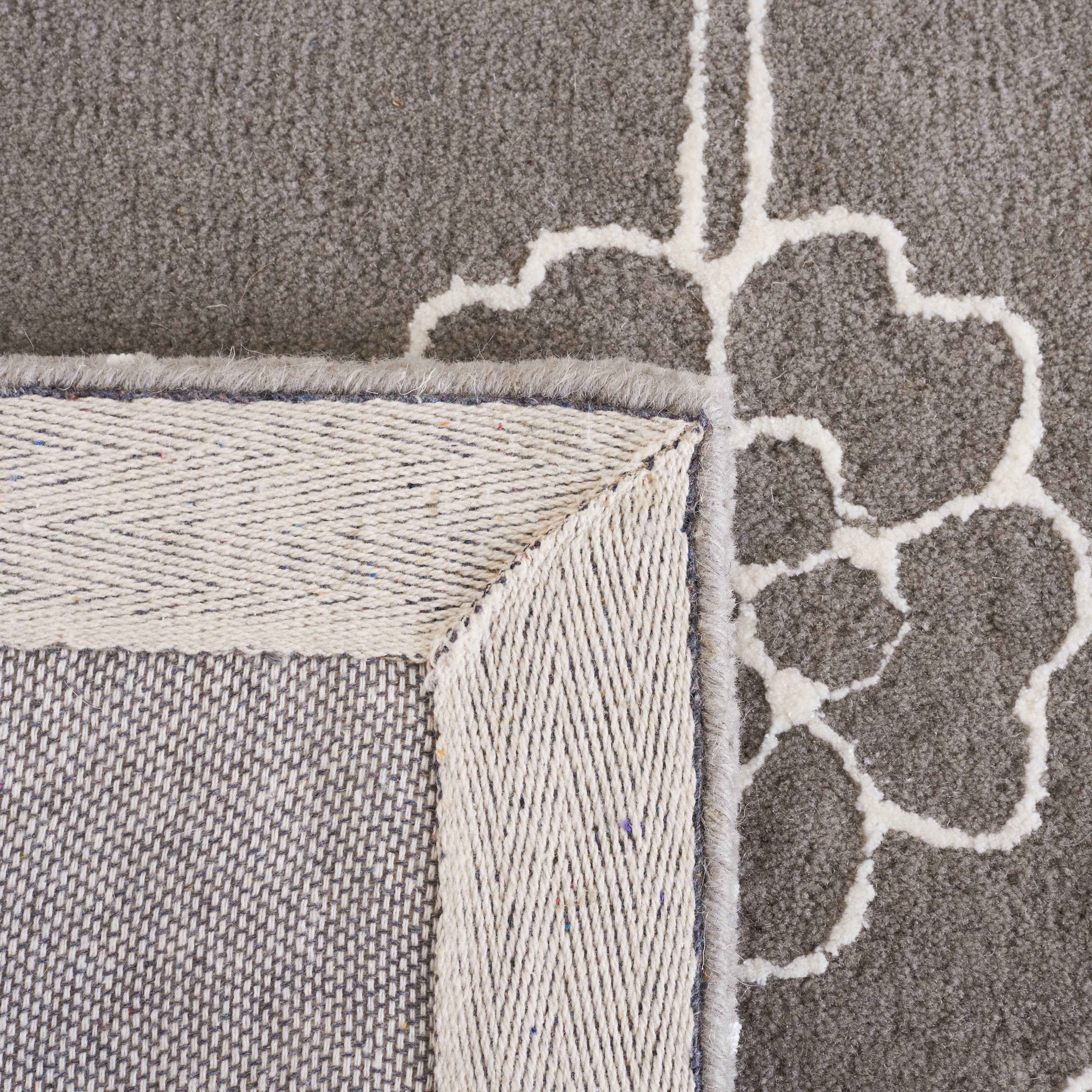 SAFAVIEH Fifth Avenue Deena Floral Area Rug, Dark Grey/Ivory, 4' x 6'