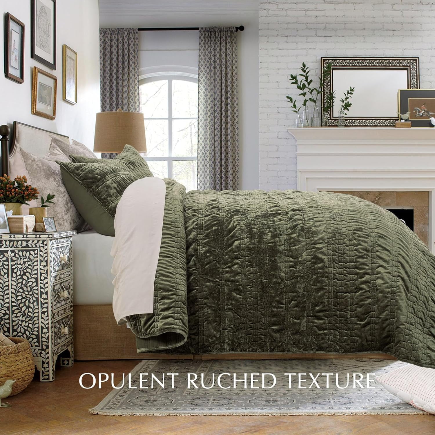 EVERGRACE Luxury Ruched Velvet Quilt King Size, Ultra Soft Bedspread Coverlet Set, Lightweight Velvet Comforter, Quilted Bedding Cover with 2 Matching Shams for All Season, Olive Green