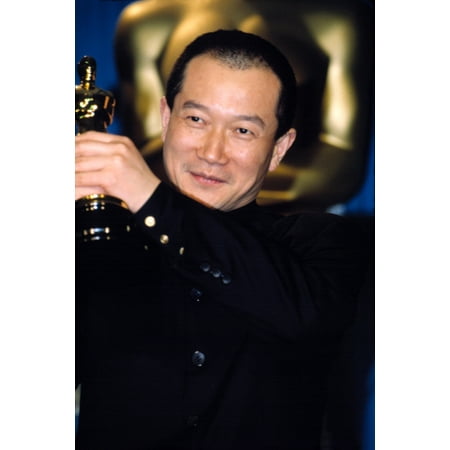 Ang Lee Holding Is Oscar For Best Foreign Film At Academy Awards 3252001 By Robert Hepler