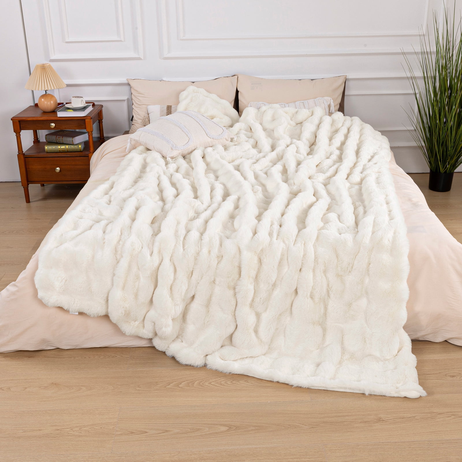 MJIAexp Faux Fur Throw Blanket for Couch, Cozy Soft Plush Thick Fuzzy Comfy Bubble Blanket and Fuzzy Plush Rabbit Fur Blanket for Sofa Bedroom Living Room, 60" x 80" Beige