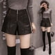thumbnail image 3 of Pantalones cortos de cuero coreanos de otoño e invierno para mujer, de cintura alta, de PU, de talla grande, holgados, adelgazantes, informales, de corte A, con botas de pierna ancha, 3 of 4