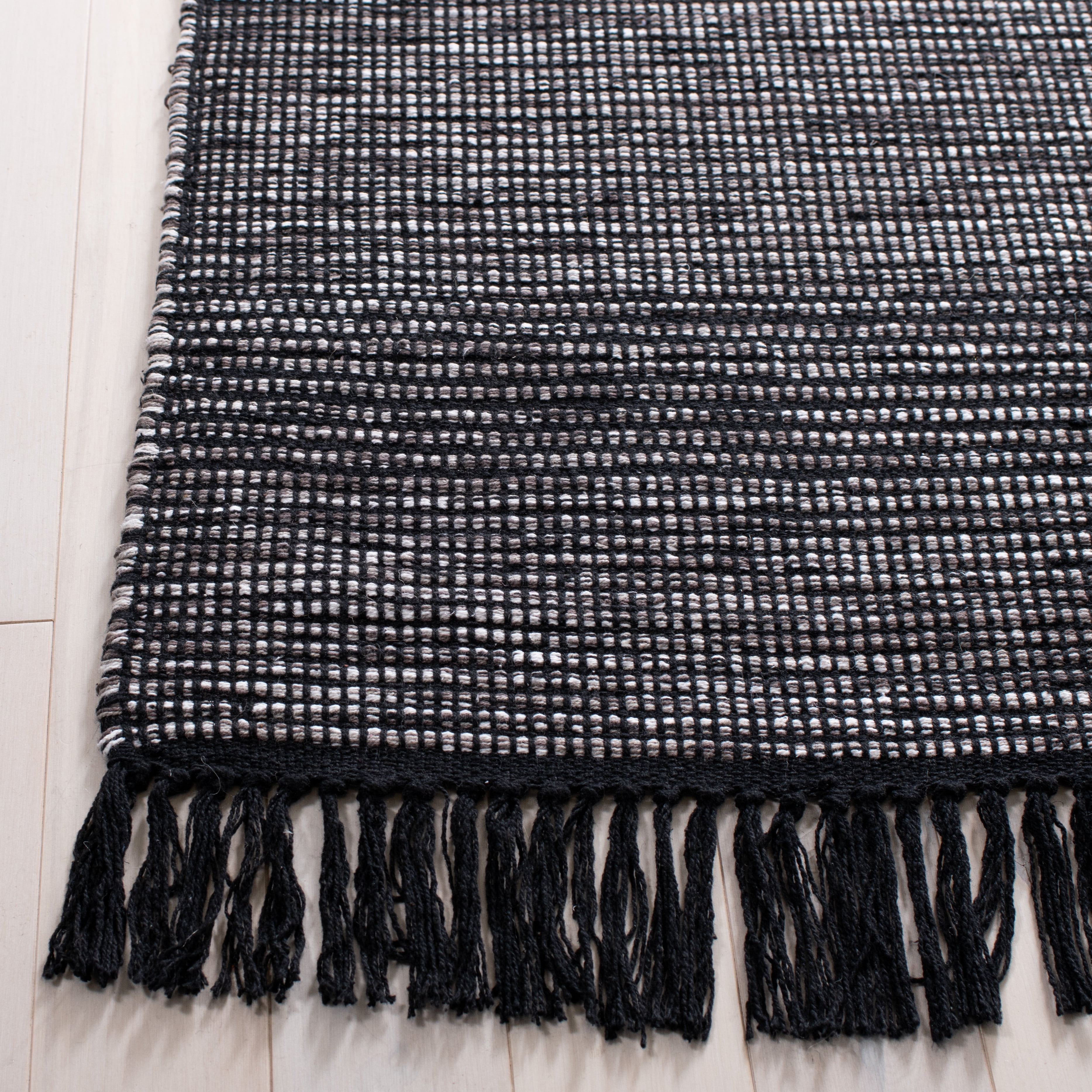 SAFAVIEH Montauk Kelsey Distressed Cotton Area Rug, Charcoal/Black, 8' x 10'