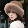 thumbnail image 1 of JM Gorro cálido de invierno con ribete de piel sintética para mujer. JM, 1 of 2
