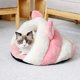 thumbnail image 3 of Nido para mascotas Rosa Blanco Felpa Linda forma de conejo Mascota Invierno Cálido Saco de dormir semicerrado Casa nido triangular para gatos 38 x 45 x 25 cm / 14,96 x 17,72 x 9,84 pulgadas Regalos, 3 of 5