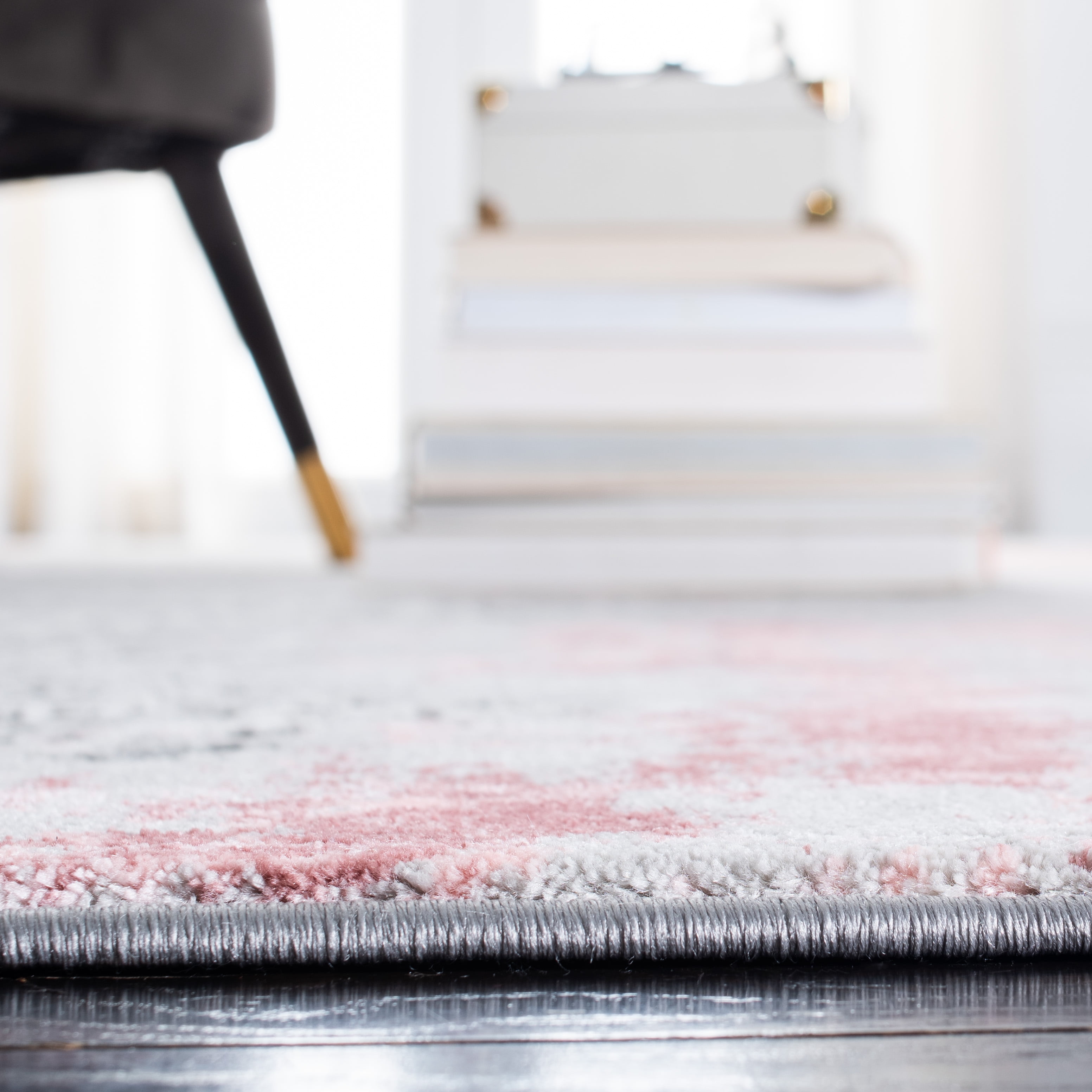 SAFAVIEH Meadow Derbhile Medallion Area Rug, Light Grey/Pink, 4' x 6'