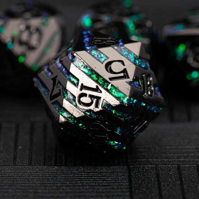 Maywin Dados de rayas de metal, dados Dnd con rayas metálicas sólidas y brillantes, con caja de metal de regalo para juegos de mesa de mazmorras y dragones (níquel negro, verde oscuro)