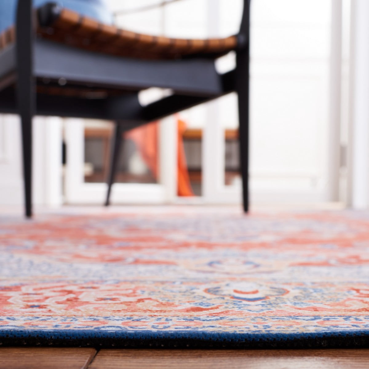 SAFAVIEH Tucson Alphonse Traditional Machine Washable Area Rug, 6' x 9', Rust/Blue