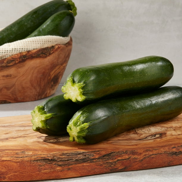 Fresh Organic Zucchini Squash, 2 Count - Walmart Business Supplies