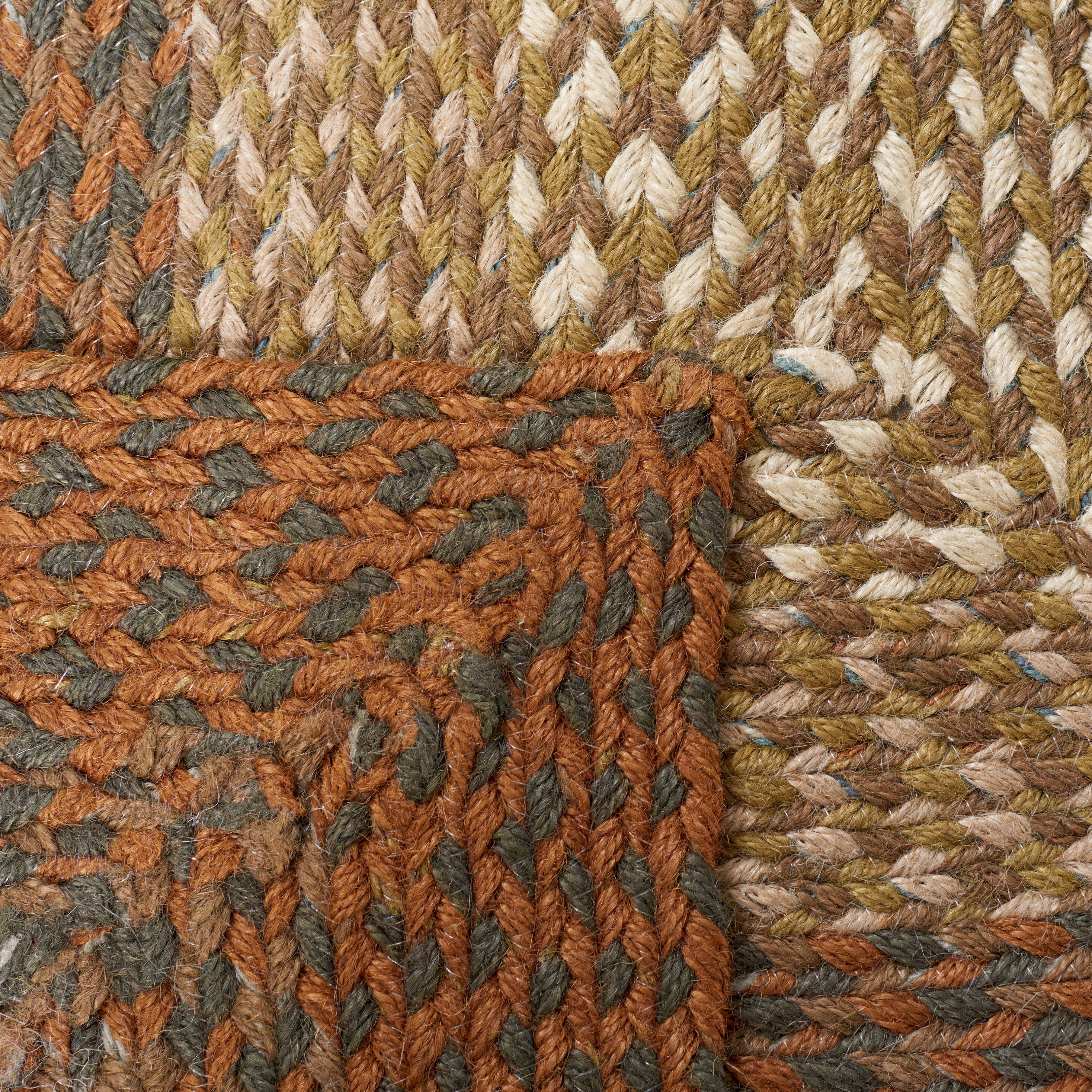 SAFAVIEH Braided Dorinda Bordered Reversible Runner Rug, Ivory/Green, 2'3" x 8'