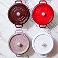 thumbnail image 3 of Staub Horno holandés redondo de hierro fundido de 4 cuartos de galón, color lila, 3 of 8